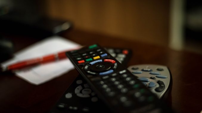 remote-control-932273_1280